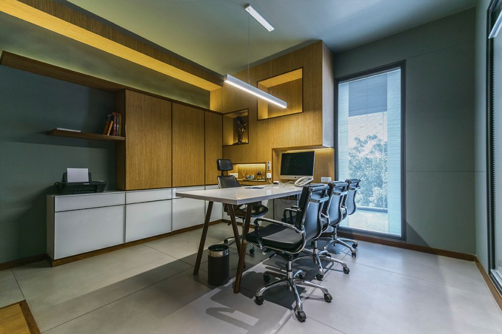 The Window Factory Gallery in Ahmedabad, India by Saransh ...