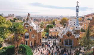 Architektura a turisté: Jak letní turistická sezona mění tvář měst?