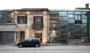 Atelier Fleuriste in Chieri, Italy by ElasticoSPA Atelier Fleuriste in Chieri, Italy by ElasticoSPA