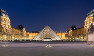 Autor skleněné pyramidy v Louvru pocházel z Číny Autor skleněné pyramidy v Louvru pocházel z Číny