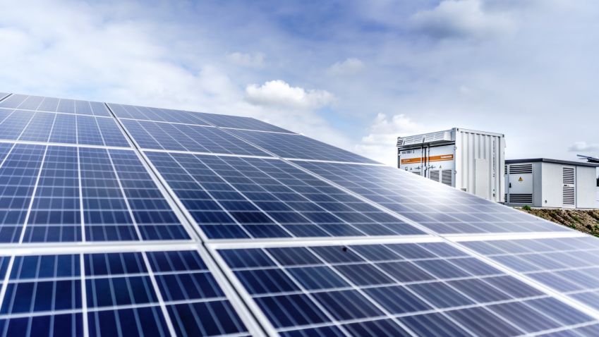 Budoucnost fotovoltaiky pro bytové domy a komerční objekty