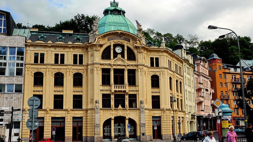 Budova bývalé Sparkasse v K. Varech se prodala v dražbě 