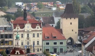 Bydlení nedaleko Prahy: Klid maloměsta, lesy a nižší nájem 