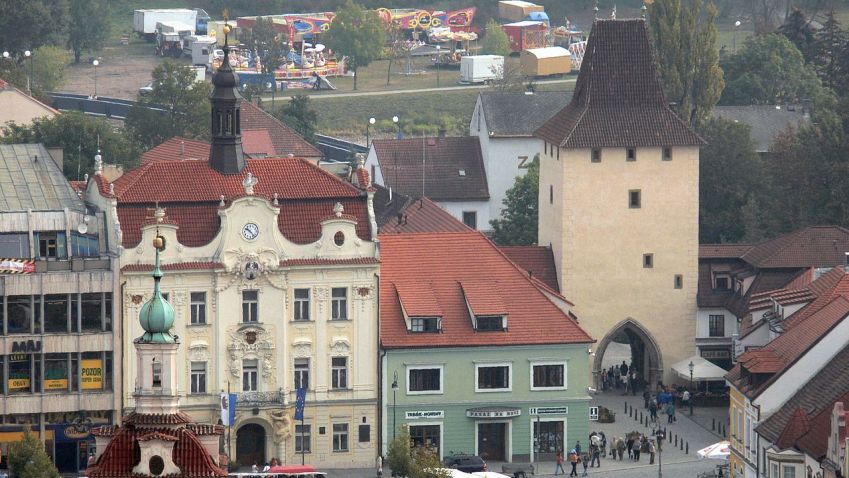 Bydlení nedaleko Prahy: Klid maloměsta, lesy a nižší nájem 