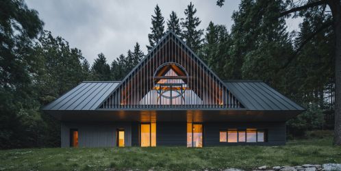 Chalupa ve stráni. Návrat horské architektury bez nostalgie