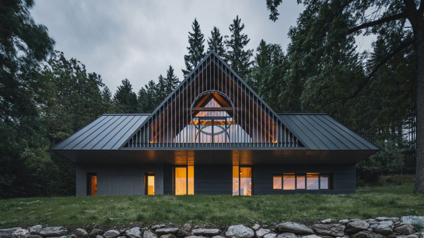 Chalupa ve stráni. Návrat horské architektury bez nostalgie