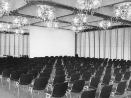 Historická fotografie kongresového sálu hotelu InterContinental Praha