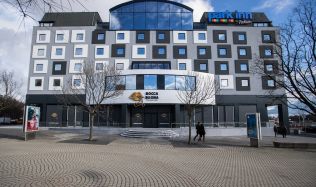 Čtenáři nastavili zrcadlo developerům, zvolili nejošklivější budovu Slovenska