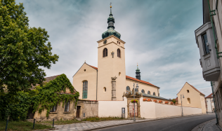 Den české státnosti: Proč si 28. září připomínáme svatého Václava a co jeho příběh zanechal v architektuře?