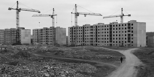 Den vítězství a česká architektura ve stínu války a obnovy