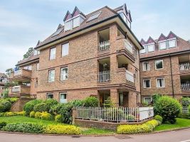 zdroj dumazahrada.cz Popisek: Dům Oast House v Cambridge, ve čtvrti Pinehurst South