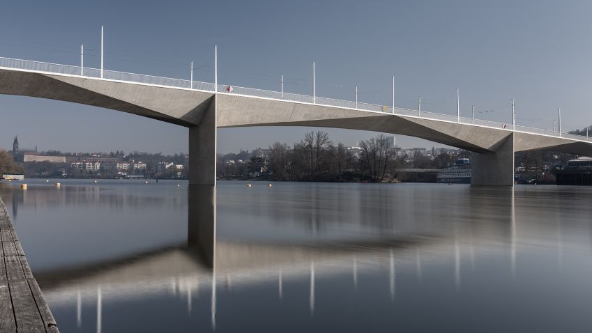 Dvorecký most se otevírá. Nová pražská spojnice přináší architekturu inspirovanou kubismem