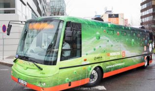 Elektrobusy do BB Centra v Praze jsou v provozu přes tři roky. Za tu dobu dopravily na 2 miliony pasažérů Elektrobusy do BB Centra v Praze jsou v provozu přes tři roky. Za tu dobu dopravily na 2 miliony pasažérů
