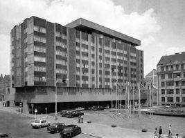 Hotel InterContinental byl vystavěn v letech 1968–1974 podle projektu atelieru Epsilon. Na projektu pracovali architekti Karel Filsak, Karel Bubeníček a Jaroslav Švec.