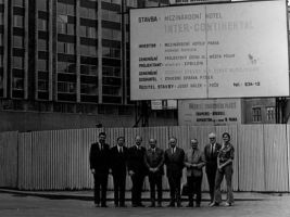 Historická fotografie stavby Mezinárodního hotelu INTER-CONTINENTAL, byl prvním mezinárodním hotelem v Praze.