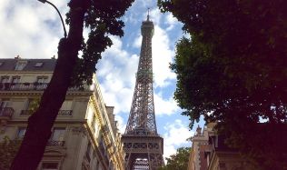 Eiffelova věž v Paříži slaví 130 let