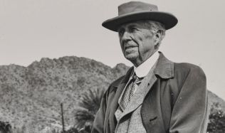 Frank Lloyd Wright, jeden z největších tvůrců dvacátého století, zemřel před šedesáti lety