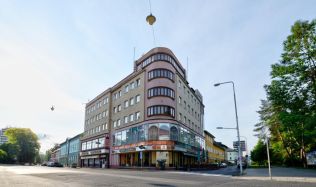 TV Architect v regionech - Funkcionalistická budova hotelu Grand, který patří mezi nejvýraznější stavby v Šumperku, prochází rozsáhlou rekonstrukcí