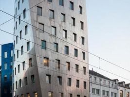 zdroj stoplusjednicka.cz Popisek: Gehry Tower v Hannoveru, Německo