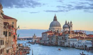 Italské Benátky s příchodem nové turistické sezony spustí rezervační systém