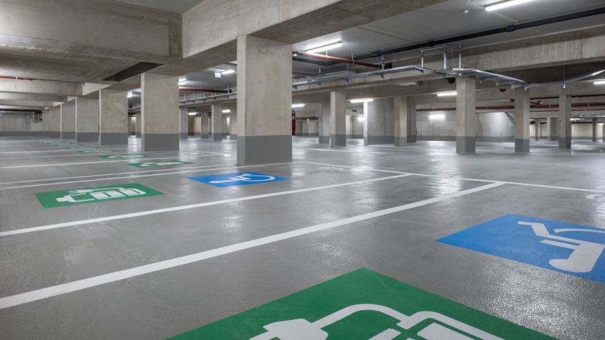 Jak ochránit podlahu v garážích a zajistit bezpečné a designové značení?