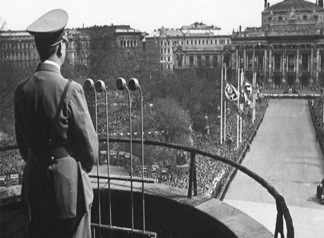 Jaký bude osud Hitlerova balkonu? Výsledek ukáže diskuze