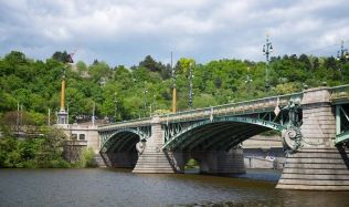 Kamerový průzkum potvrdil, že sochy na Čechově mostě budou moci chrlit vodu
