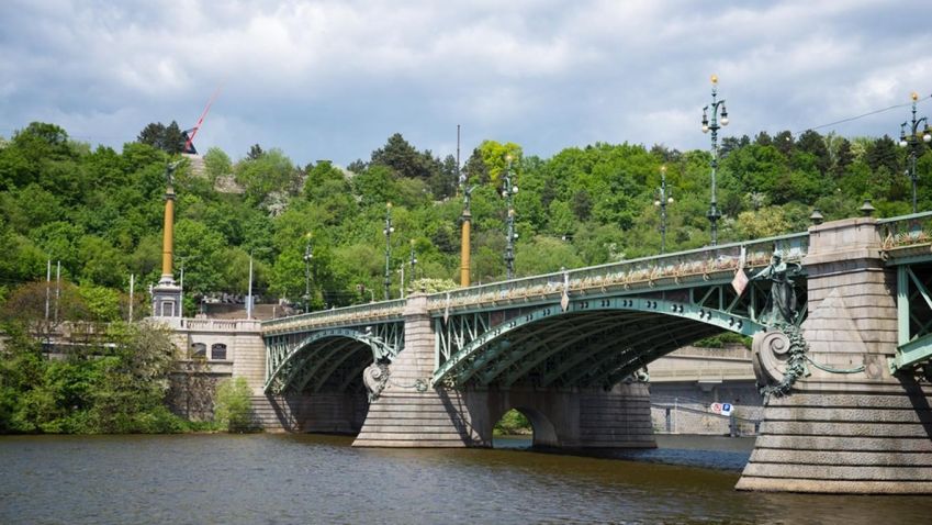 Kamerový průzkum potvrdil, že sochy na Čechově mostě budou moci chrlit vodu