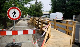 Karlovy Vary opraví opěrnou zeď v Bezručově ulici. Je v havarijním stavu