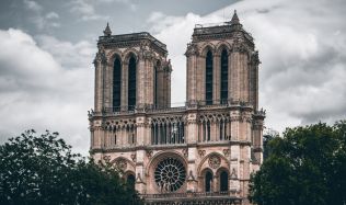Katedrála Notre-Dame se otevře v roce 2024