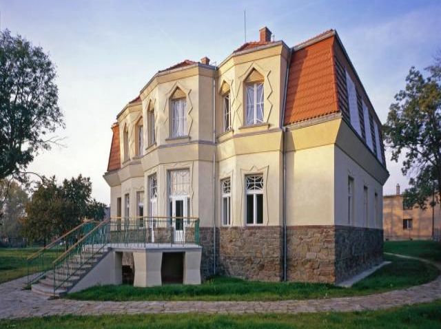 Kubistická Bauerova vila je do odvolání uzavřena
