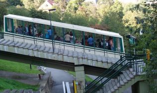 Lanovku na Petřín čekají velké změny. Vybírají se i nové vozy