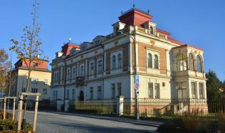 TV Architect v regionech - Město Litomyšl se snaží prodat chátrající vilu Klára 