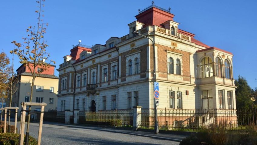 Město Litomyšl se snaží prodat chátrající vilu Klára 