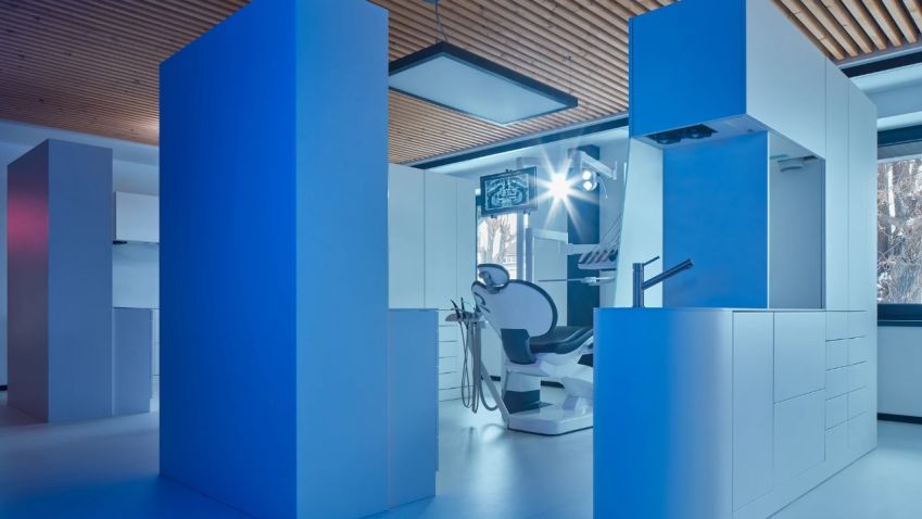 Nevšední interiér zubní ordinace vítá pacienty Opavě