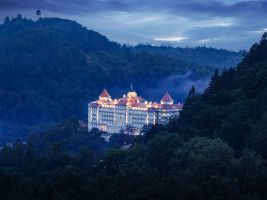 night hotel exterior photo