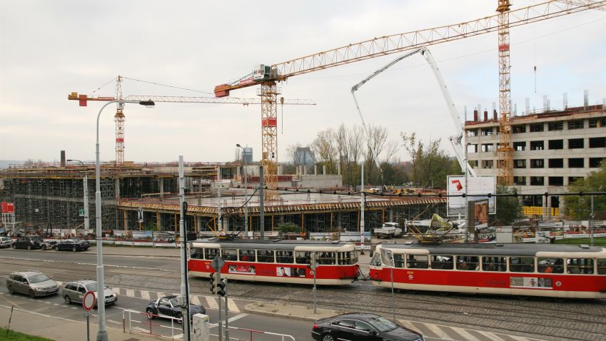 Nová Palmovka jen tak nebude, chybí prý znalecké posudky