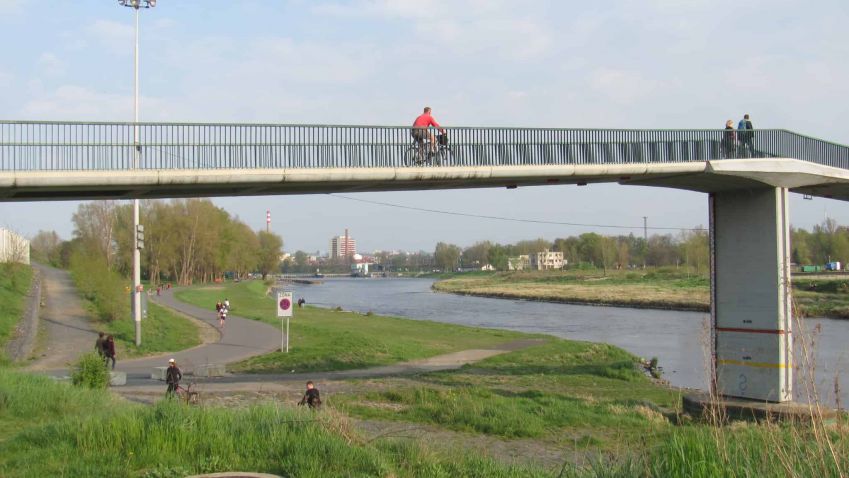 Nová trojská lávka bude hotová příští rok. Vydrží sto let a nebude korodovat, slíbili radní 