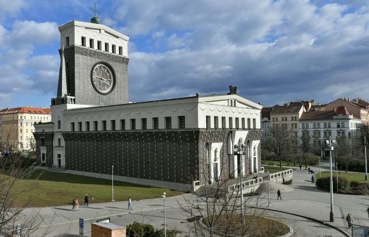 Obnova náměstí Jiřího z Poděbrad v Praze je zase o krok dál, město žádá o dotace!  