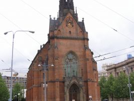zdroj Fenix Group Popisek: Červený kostel v Brně - vysokoteplotní a nízkoteplotní panely