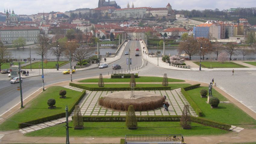 Palachovo náměstí v Praze čekají změny. Garáže zmizí, přibude stožár