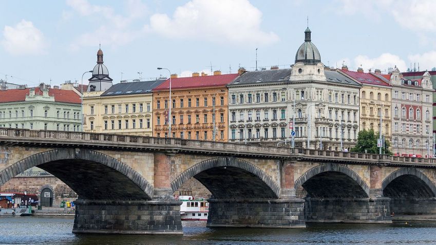 Palackého most v Praze slaví 140 let