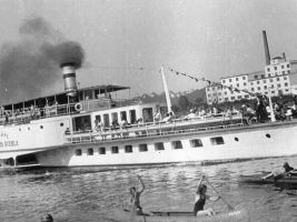 zdroj pragueboats.cz Popisek: Historické foto parníku Vyšehrad