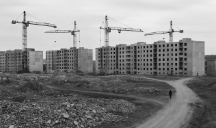 Den vítězství a česká architektura ve stínu války a obnovy