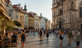Architektura a turisté: Jak letní turistická sezona mění tvář měst?
