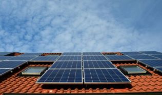 Fotovoltaika pro firmy a developerské projekty - Plánujete investici do fotovoltaiky? Co je dobré vědět?