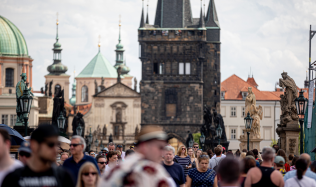 Přes Airbnb by se mohlo v Praze ubytovat najednou více než 18 700 lidí