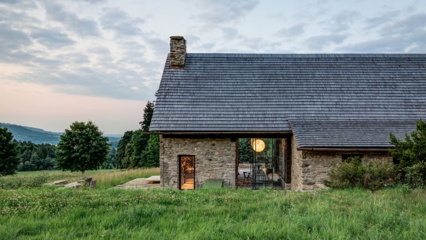 Proměna dřevěného roubeného domu z roku 1880 na romantickou usedlost