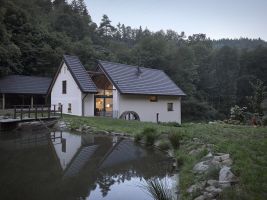 zdroj Stempel Tesař architekti Popisek: Rekonstrukce historického mlýna u rybníka, Střední Čechy