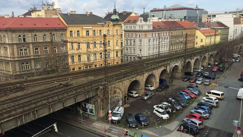 Rekonstrukce Negrelliho viaduktu jde do další fáze